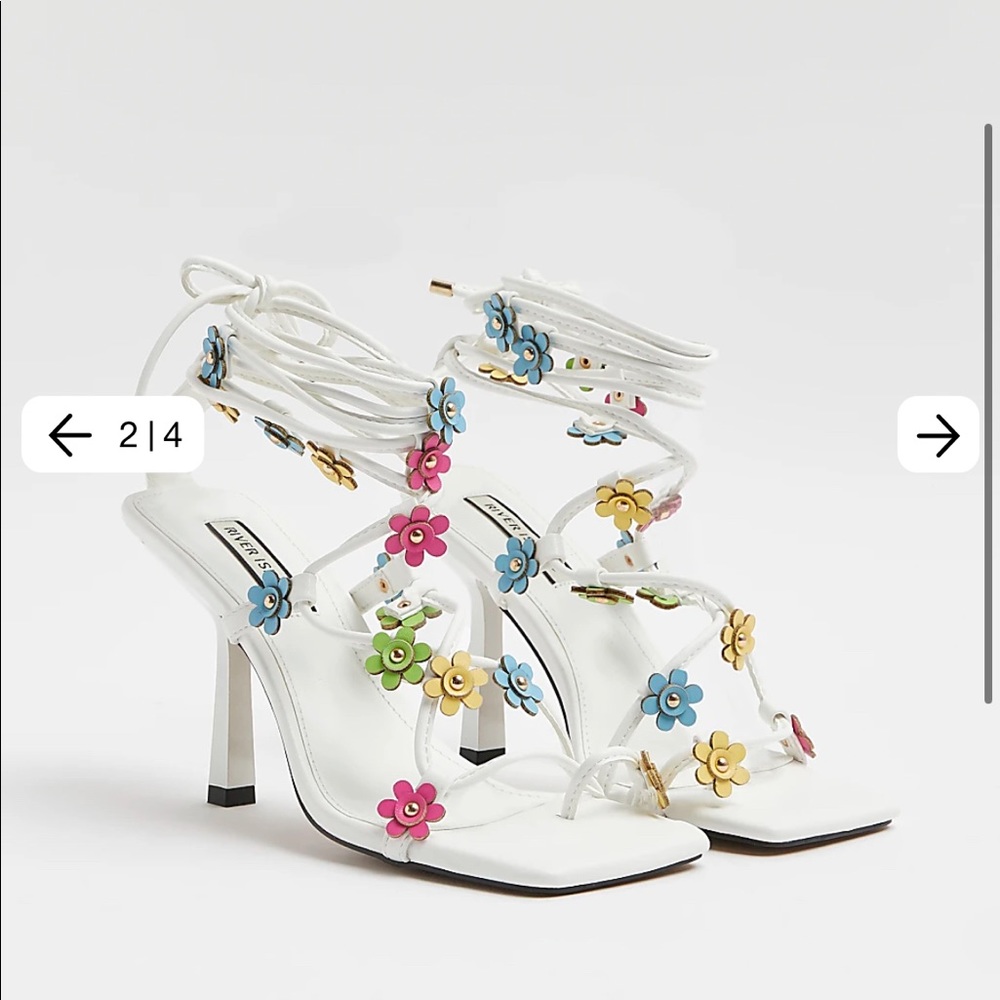 ISO RIVER ISLAND WHITE FLOWER DETAIL STRAPPY HEELED SANDALS